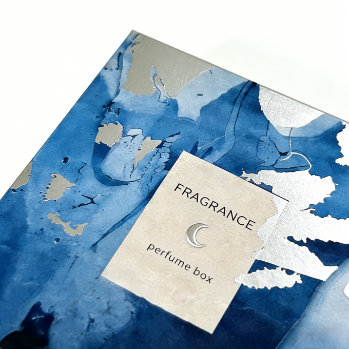 Σάτ συσκευασίας θυρίδας δώρου αρώματος που εμφανίζει προσαρμοσμένη εφαρμογή λογότυπου στο καπάκι και τη βάση