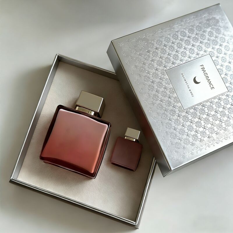 Προσαρμοσμένο λογότυπο Παρουσιαστικό κουτί με ασημένιο χαρτί και χαρτόνι 350gm πιστοποιημένο από το FSC για συσκευασία αρωμάτων πολυτελείας